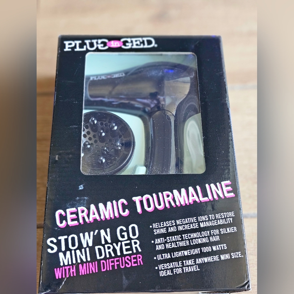 PLUGGED IN MINI CEREMIC MINI HAIR DRYER WITH DIFFUSER